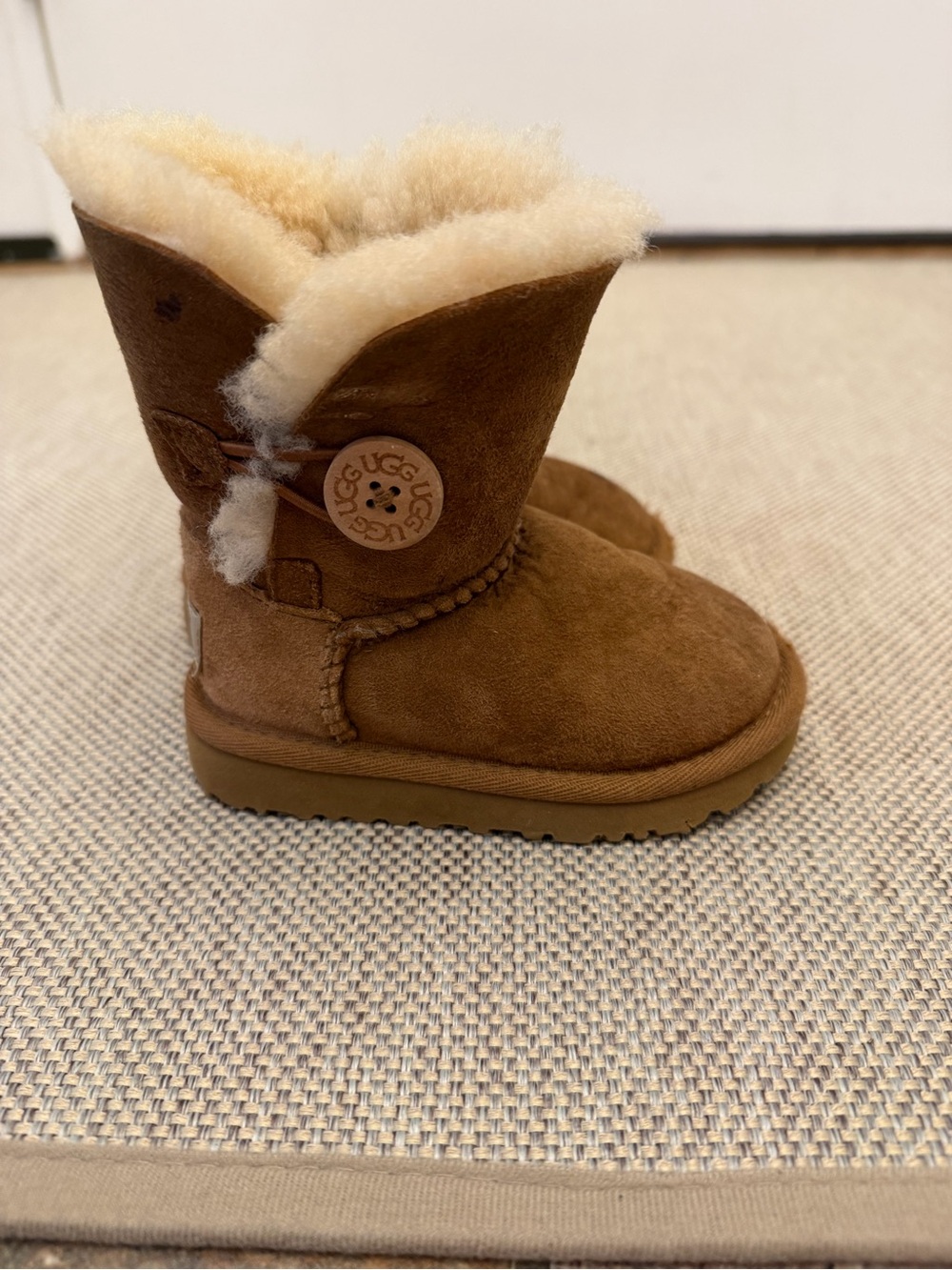 Toddler UGG Bailey Button Mini Booties with Shearling Trim- chestnut color